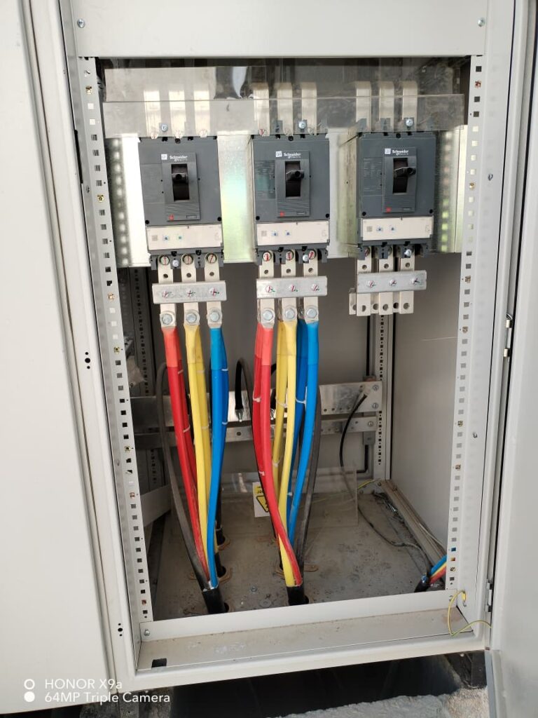 أعمال تأسيس وتمديدات كهرباء في مدينة جدة