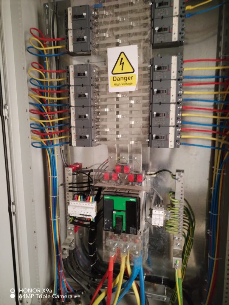 أعمال تأسيس وتمديدات كهرباء في مدينة جدة